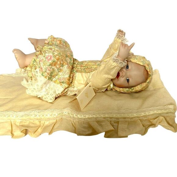 Yolanda's Picture Perfect Babies Collection "Lisa" Vintge Doll 1990 Original Box - Picture 5 of 12